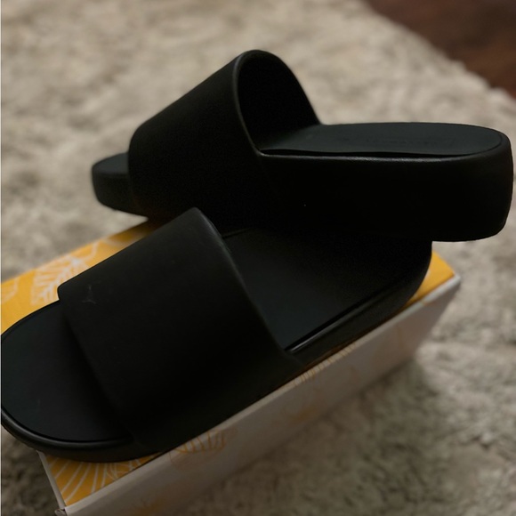 Black Yellow Box The Torrey Slides size 11 - Picture 3 of 6
